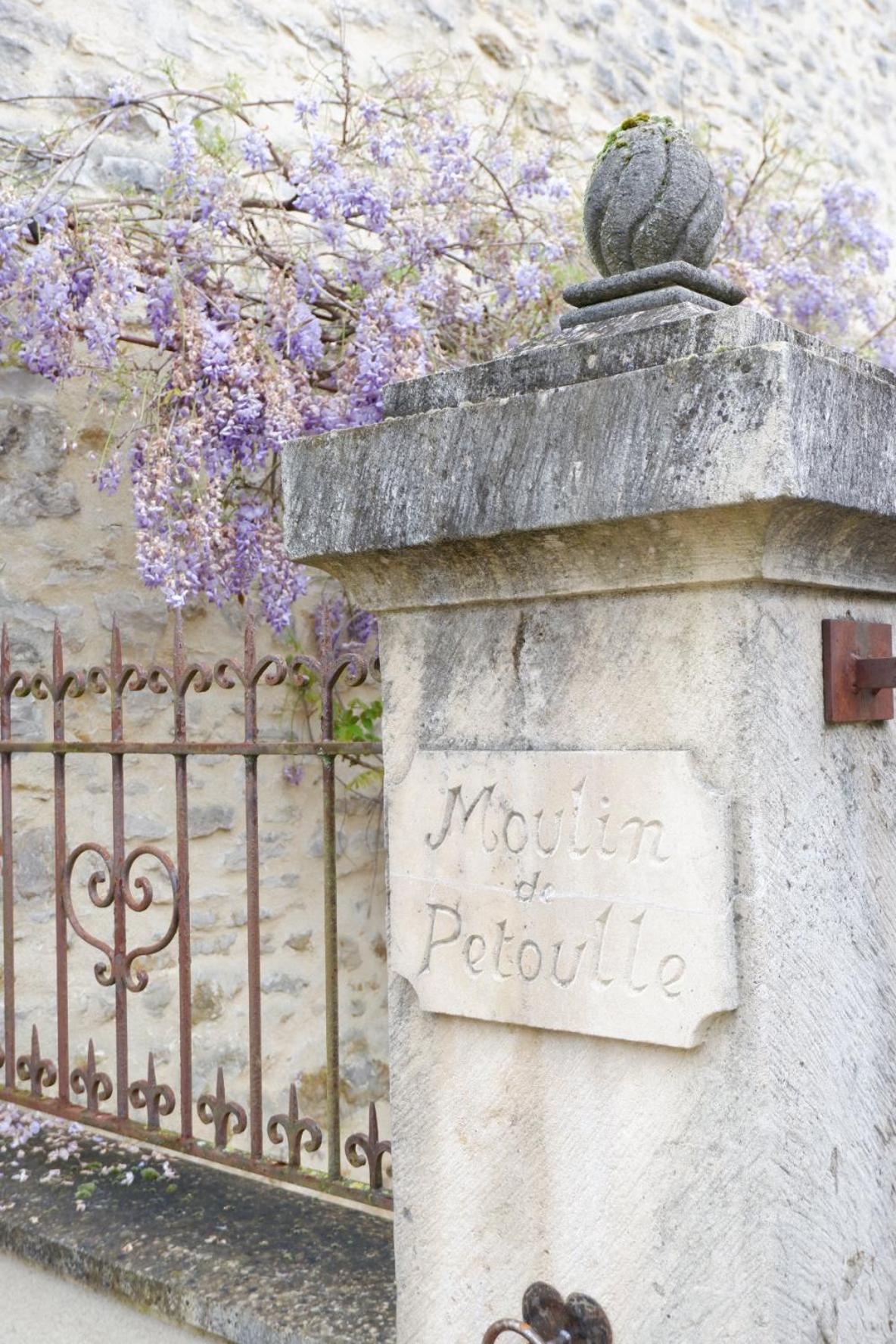 Moulin De Petoulle Hotel Charenton-du-Cher Buitenkant foto